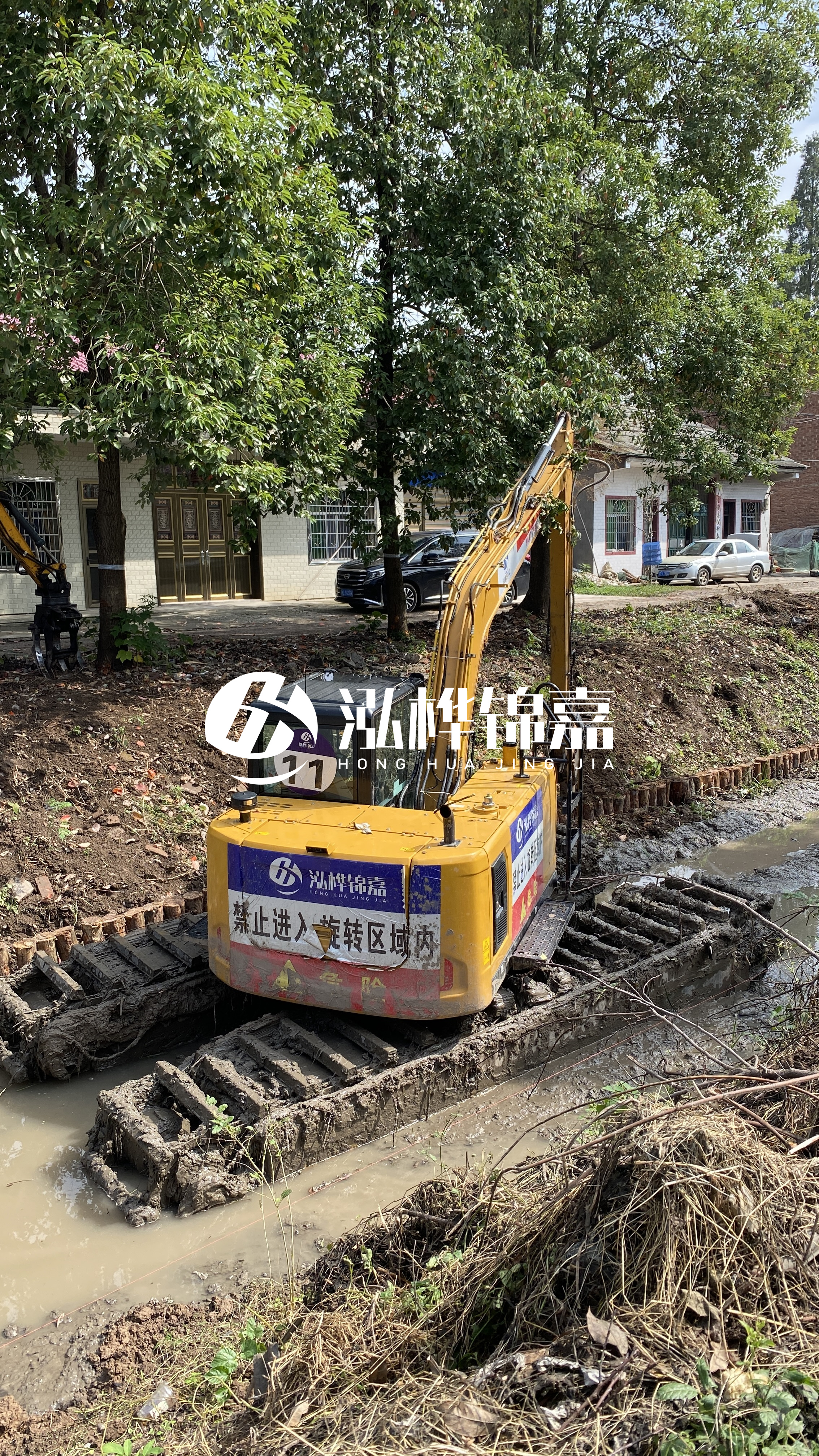 秦皇島挖機(jī)打木樁專業(yè)施工-工地上河堤基礎(chǔ)怎么打木樁？