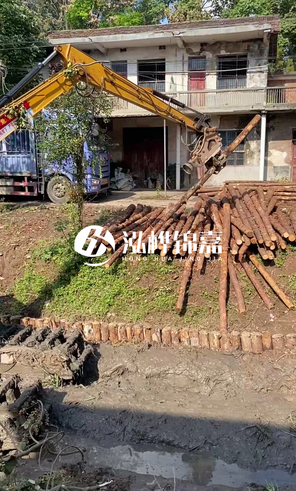 吉安挖機(jī)打木樁專業(yè)施工-河道護(hù)坡打樁能否防止河岸塌陷？