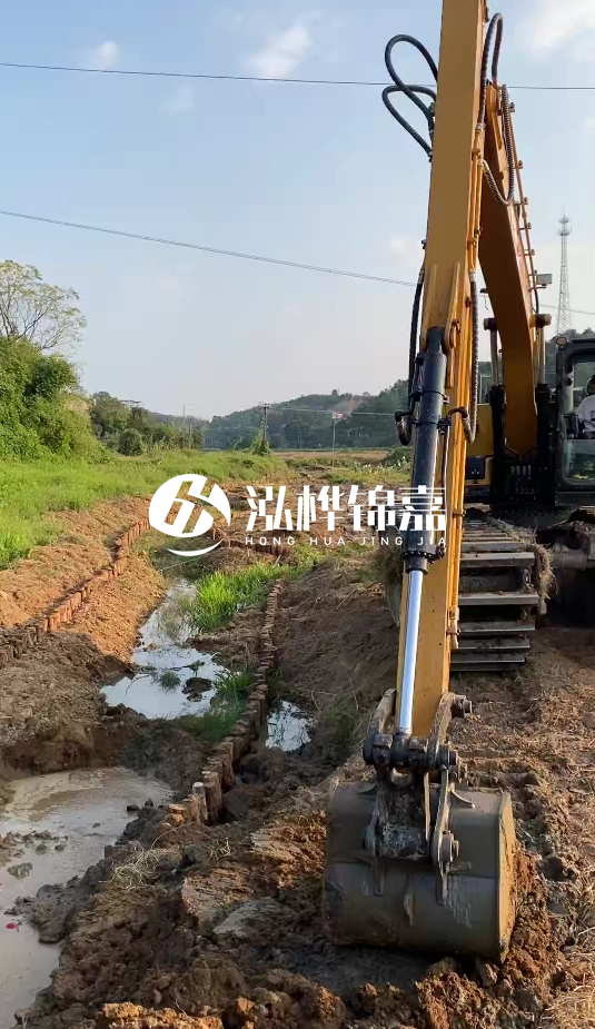 青島河道清淤專業(yè)施工-水挖機清淤適合哪些河道狀況？